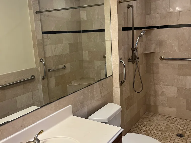 Master Bathroom w/ walk-in shower