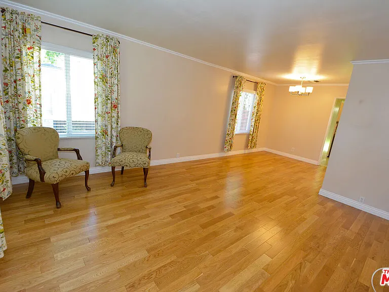 12944 Haynes St — Photo 4