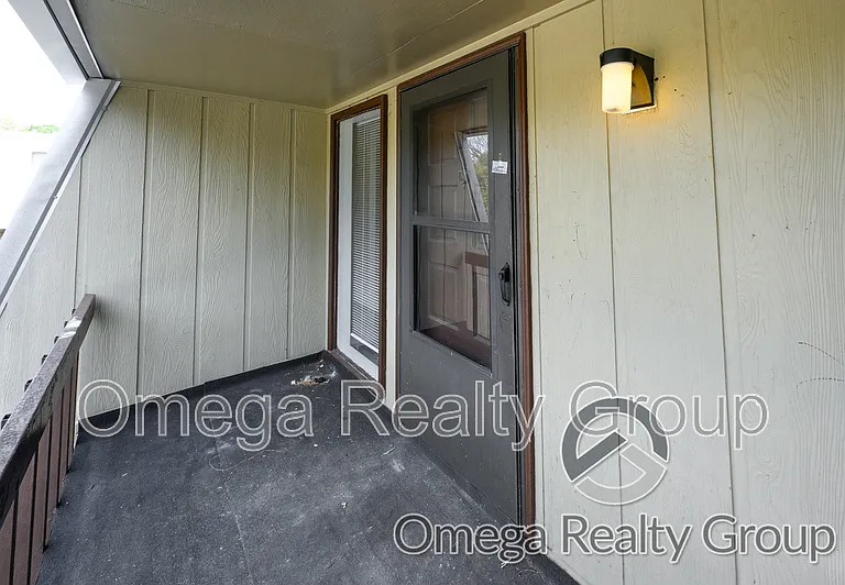 Camelot Apartments — Photo 38