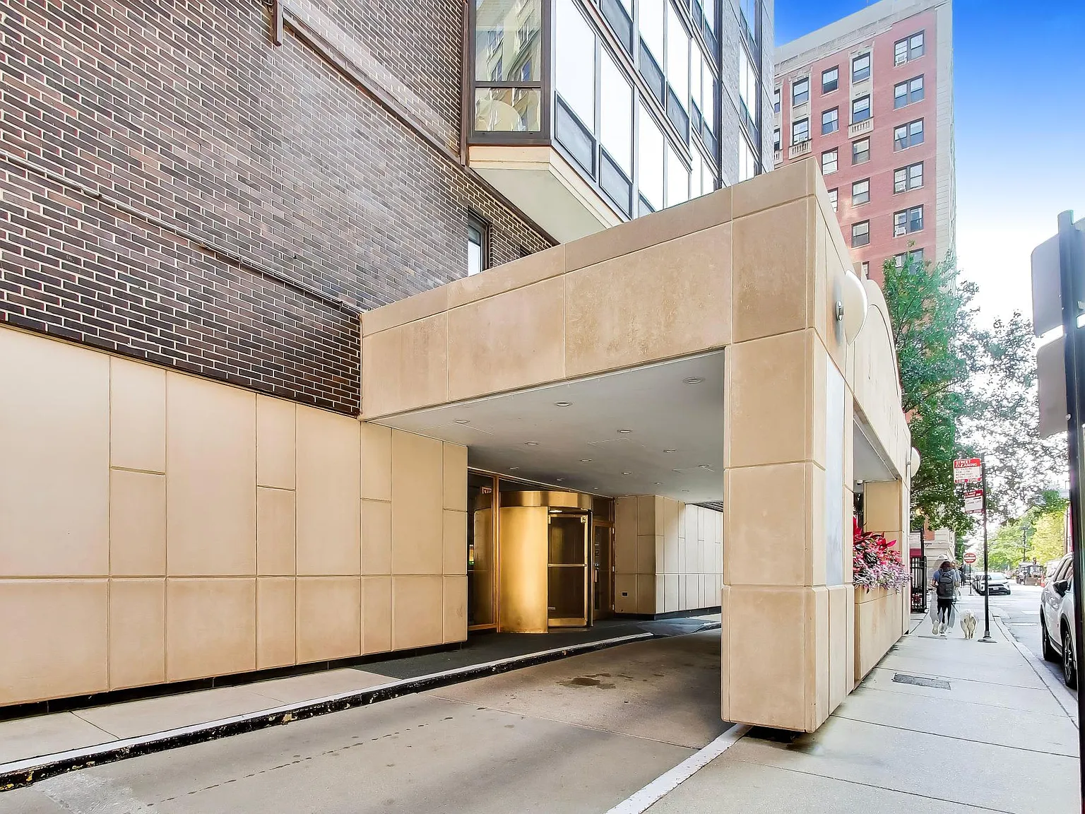 2 bed, 950 sqft, $3,600 — Photo 2