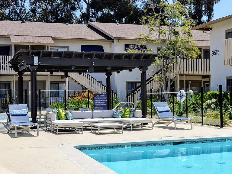 La Jolla Canyon Apartments — Photo 8