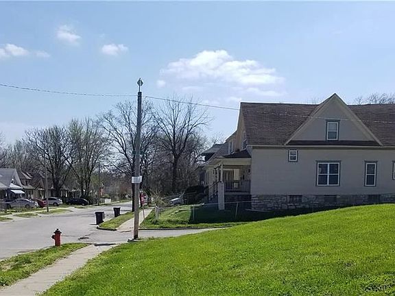 5th image of 3338 Flora Ave