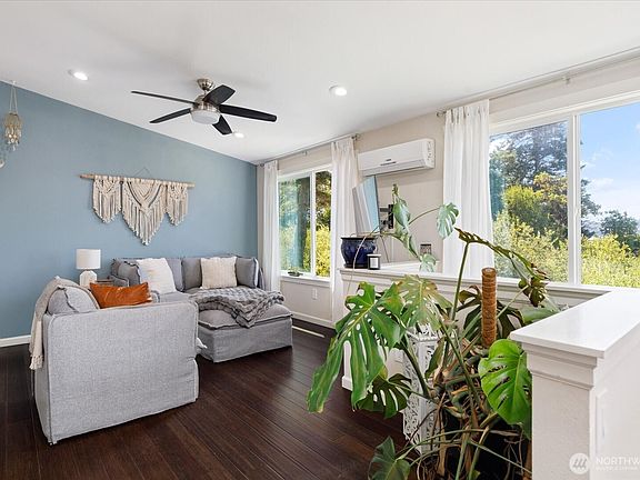 3rd image of 854 Burroughs Avenue