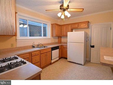 Large kitchen with Microwave, Gas Range, Dishwasher and Refrigerator