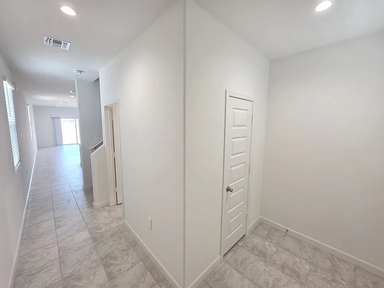 2844 W Shepperd Ave — Photo 12
