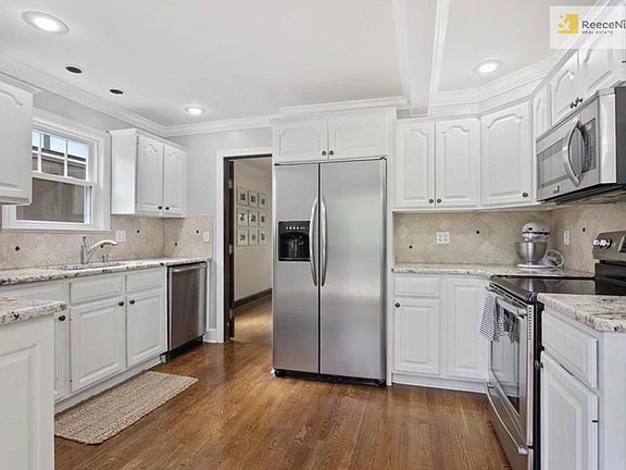 3rd image of 629 W 70th St