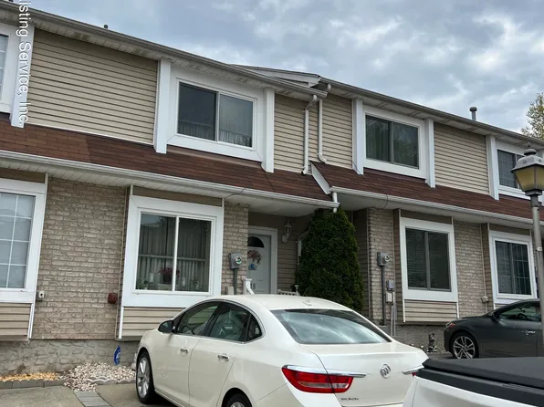 18 Heather Ct, Staten Island, NY 10303