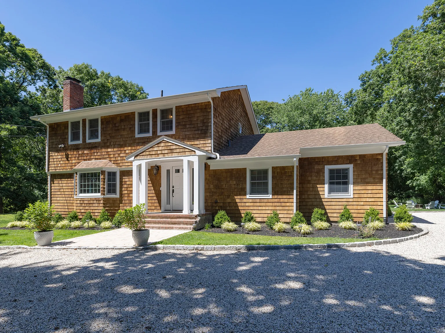 Secluded 4 Bedroom in Southampton with Heated Pool — Photo 1