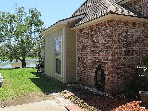 4th image of 331 Lakeshore Dr