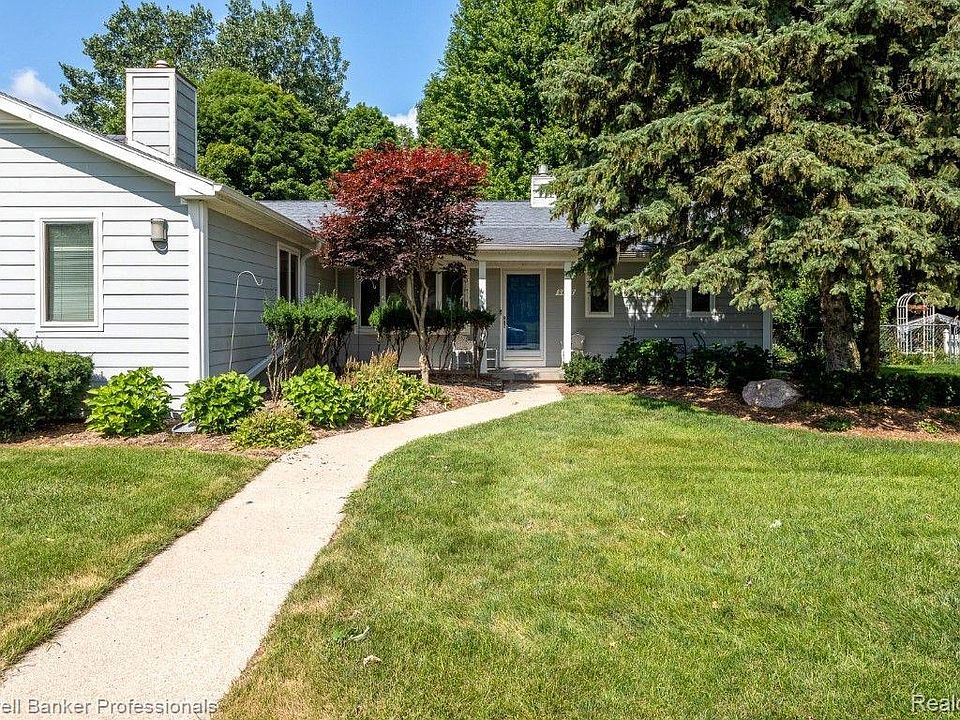 1st image of 8027 Emerald Ln W