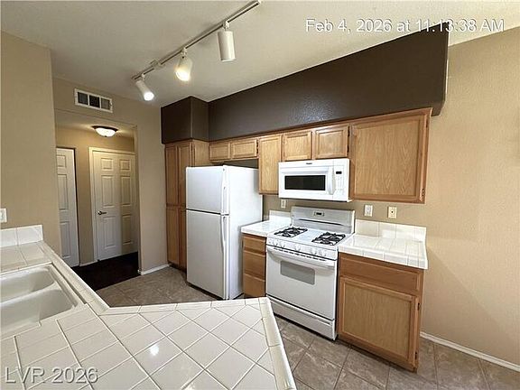 5th image of 1050 E Cactus Ave Unit 1015