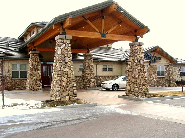 This is the nearby Creek View Grill and golf pro shop, within walking distance of this home.