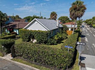 629 N Lakeside Dr, Lake Worth, FL 33460