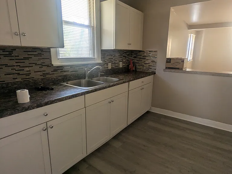 994 Peerless Ave — Photo 6