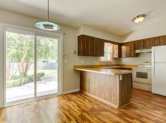 4th image of 1092 Pacific Ct