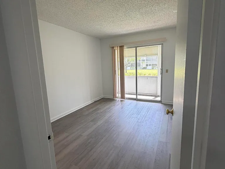 266 Brighton Dr E #G — Photo 15