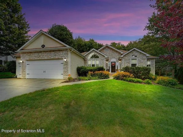 402 Hillside Dr, Moscow, PA 18444