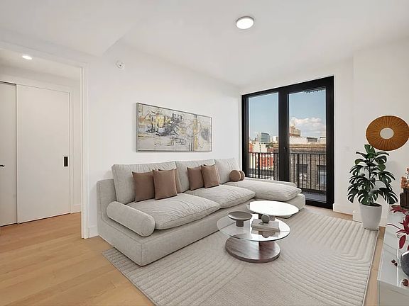 2nd image of 224 W 124th St APT 909