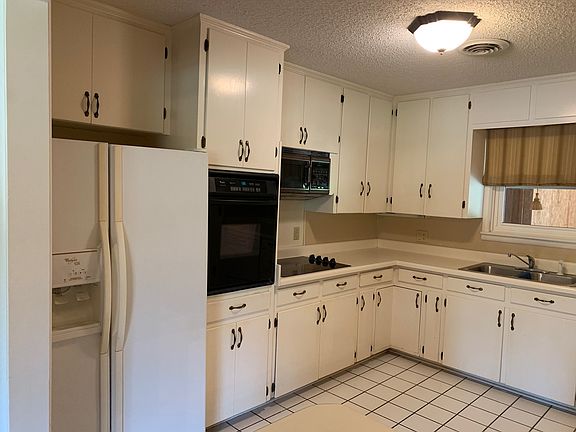 4th image of 1202 S Columbus St