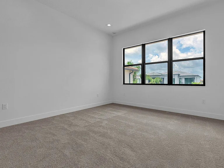9523 Riverside Park Dr — Photo 4