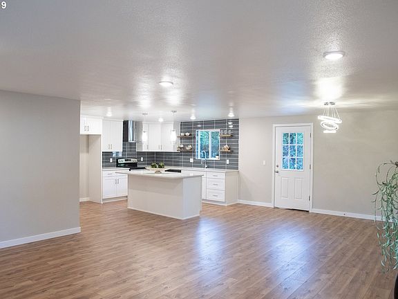 2nd image of 5712 NE 113th St