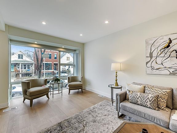 4th image of 1644 N Troy St #1