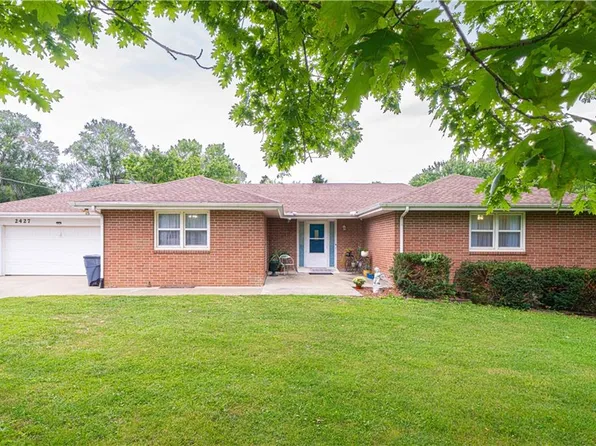 2427 Westminister Ln, Saint Joseph, MO 64503