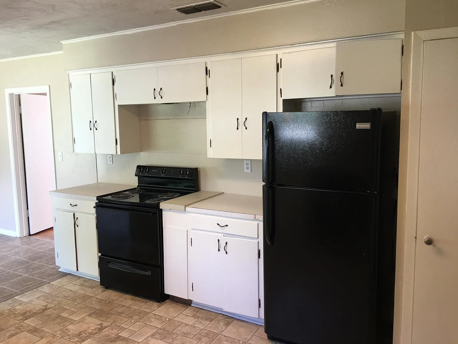 3 bed, 1092 sqft, $1,150 — Photo 4