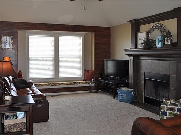 3rd image of 1903 NE Lake Dr