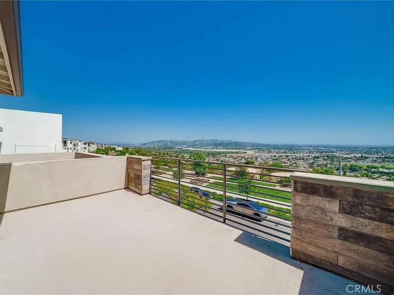 438 Sycamore Dr — Photo 15