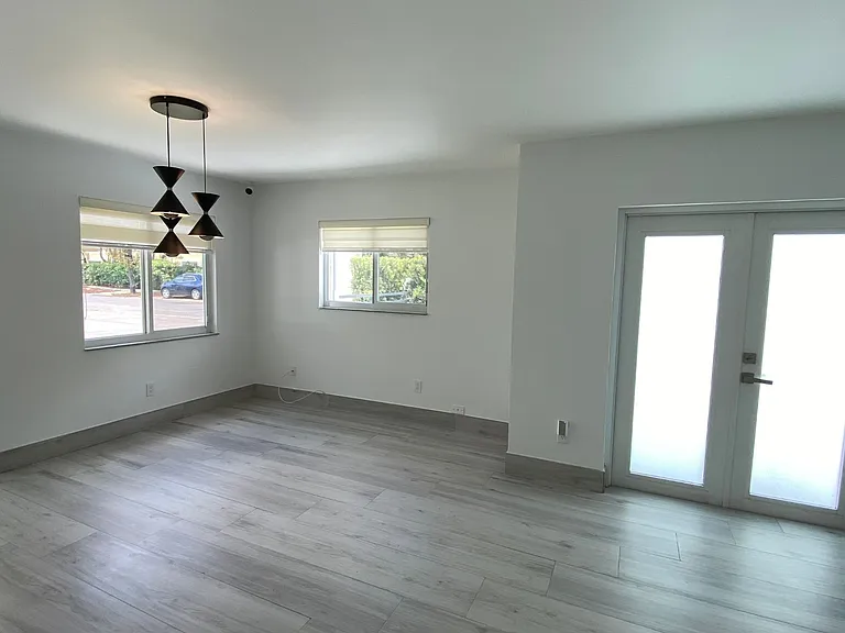 403 SW 89th Pl — Photo 2