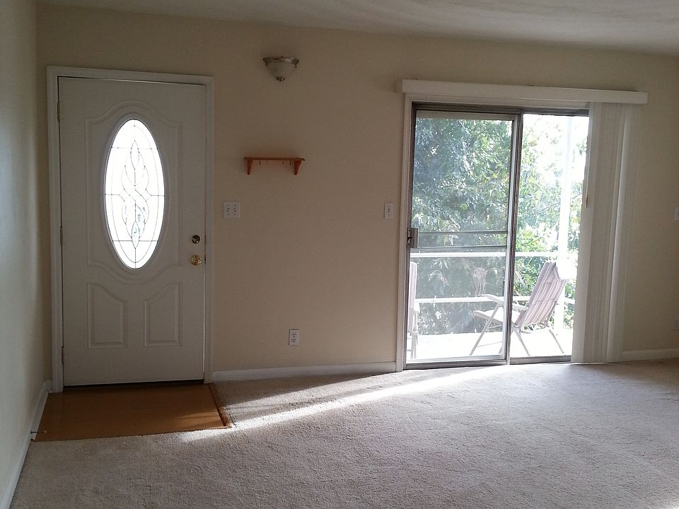 1st image of 1435 Bayville St APT 6