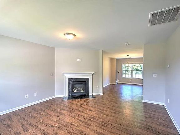 4th image of 733 Streamside Dr