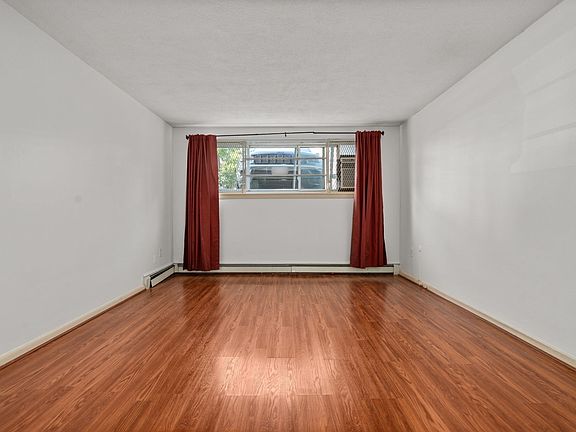 3rd image of 20 Radcliffe Rd APT 105