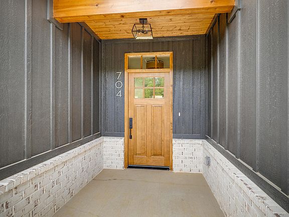 4th image of 704 Gardenia Dr