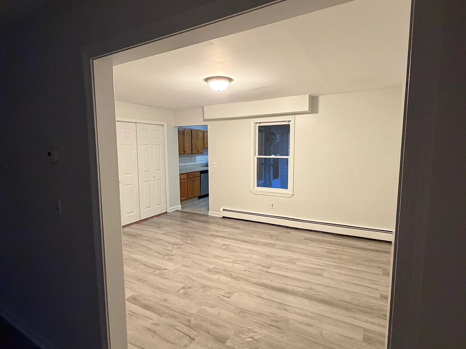 3 bed, 1.5 bath, 1300 sqft, $2,300 — Photo 4