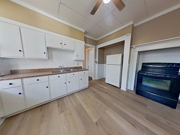 4th image of 319 Roosevelt Ave #1
