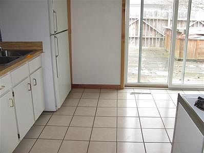 5th image of 16 Emery Dr