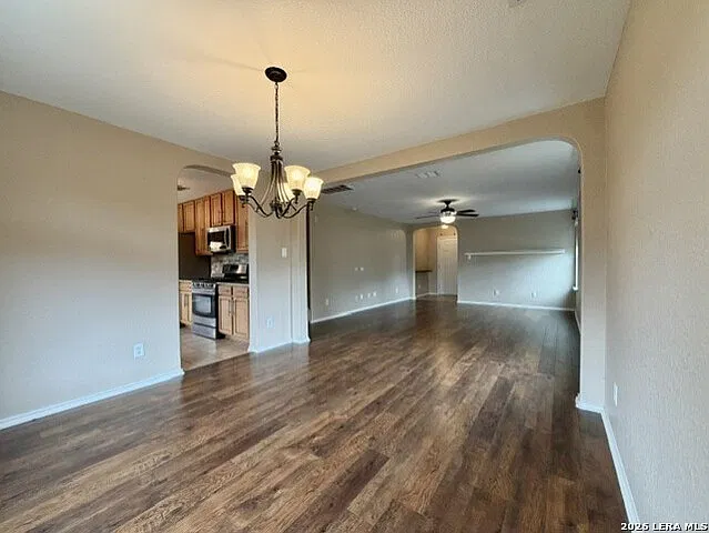 3 bed, 2.5 bath, 1958 sqft, $1,650 — Photo 2