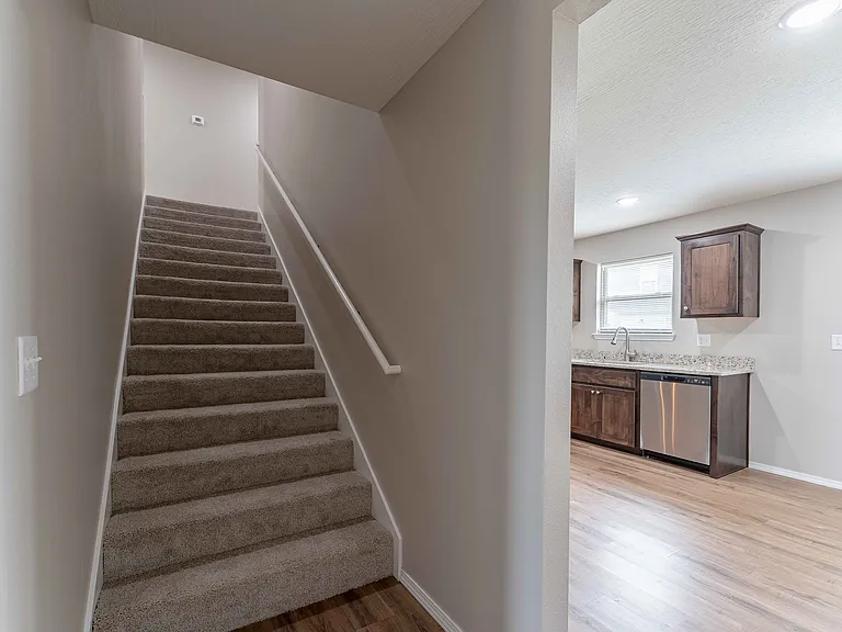 Oakwood Heights Townhomes — Photo 33