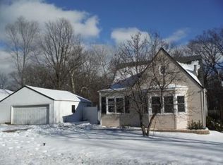 331 Grandview Dr, Round Lake Park, IL 60073