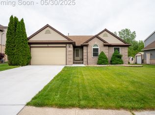 30585 Apple Grove Way, Flat Rock, MI