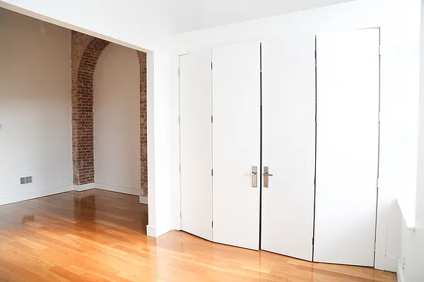 Rented by EXR | media 80