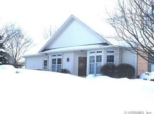 2 Fairvale Dr, Penfield, NY 14526