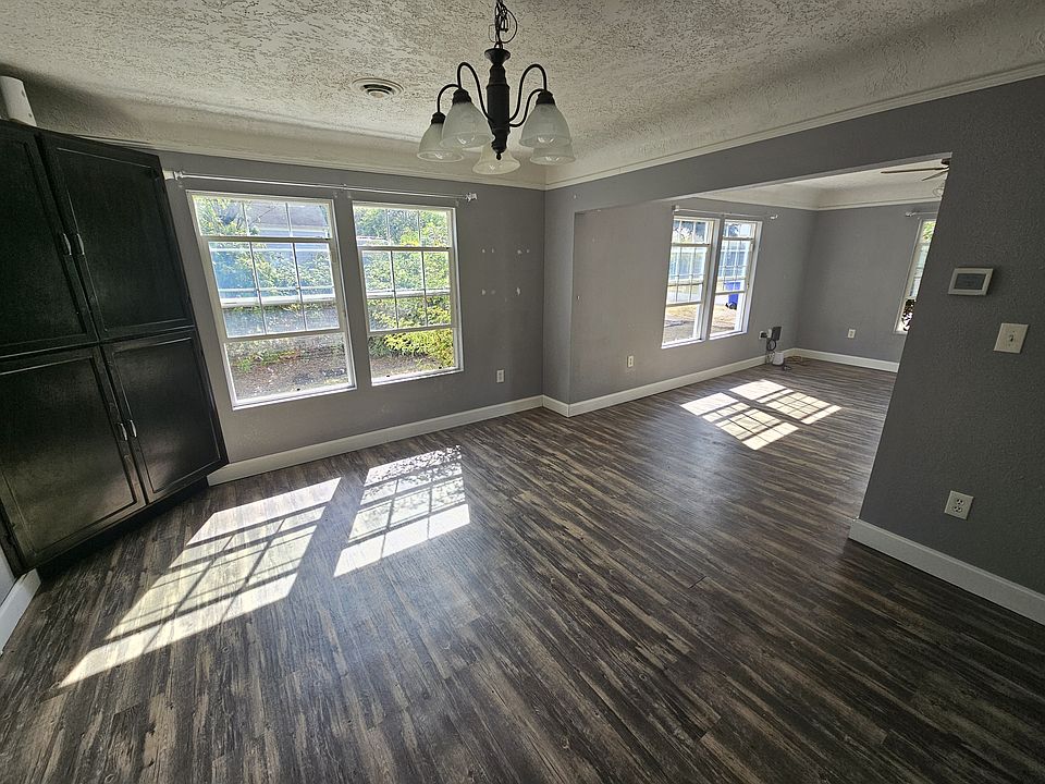 1st image of 804 N 8th Ave