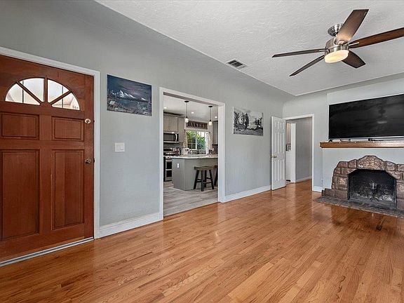 2nd image of 55 Manning Ave