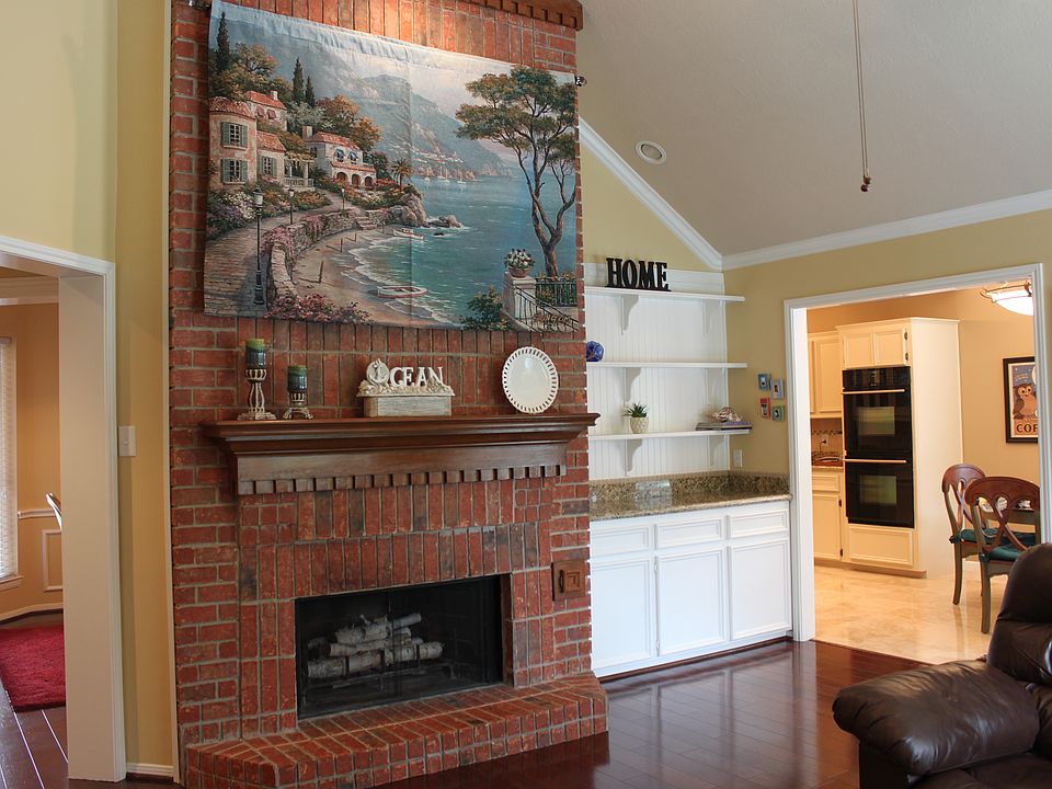2nd image of 706 Ironwood Dr