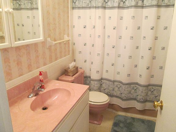 5th image of 901 S Colonial Ct APT D