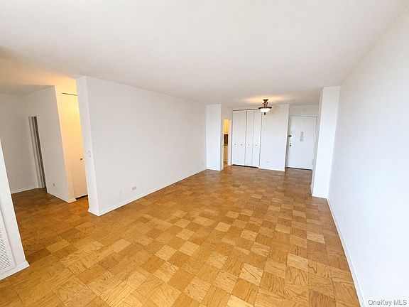 4th image of 26910 Grand Central Parkway #9X