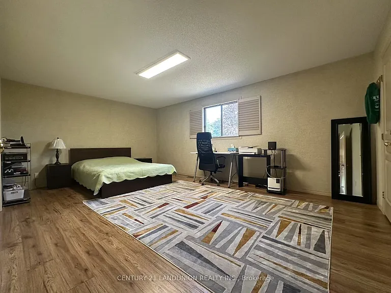 104 Hepburn Cres — Photo 7